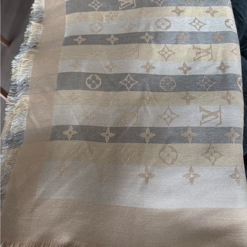 Louis Vuitton Beige and Gray Monogram Scarf